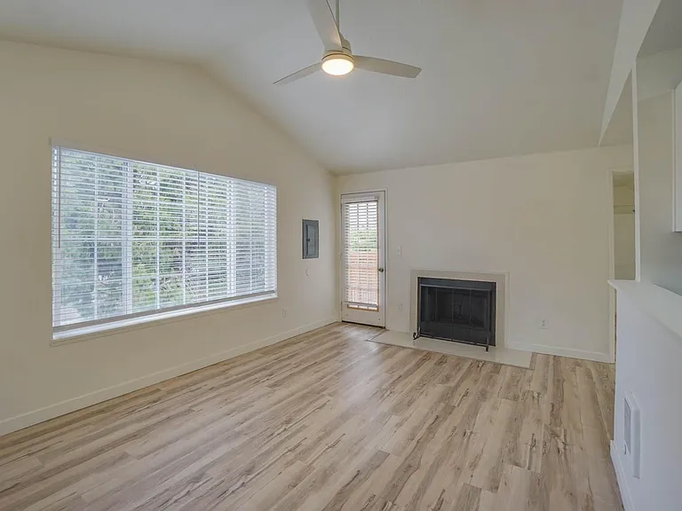 Park Crest Townhomes — Photo 10