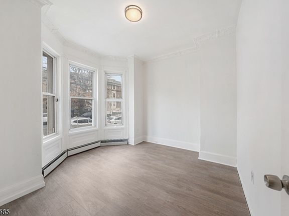 4th image of 249 Summer Ave
