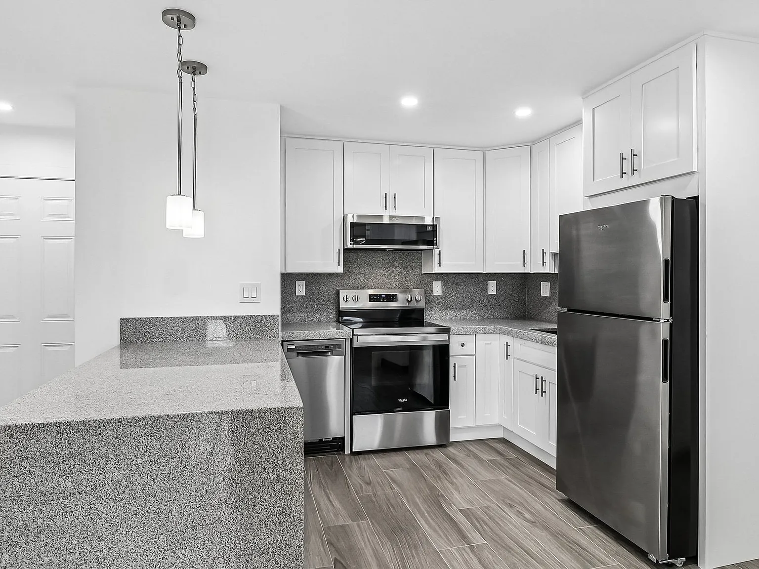 Ocean Breeze Apartments — Photo 4