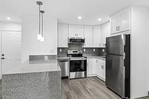 Renovated Oceanside Apartment Homes-MOVE IN PROMOTION! Photo 1