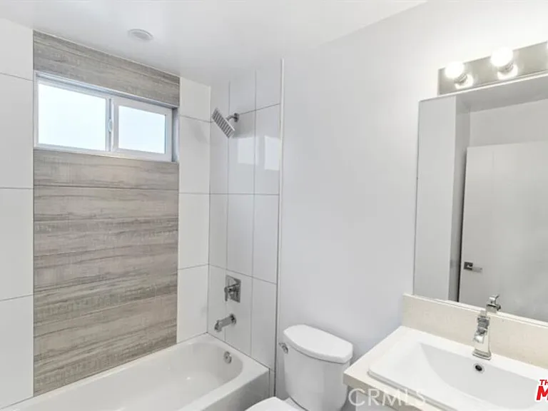 5643 Willowcrest Ave — Photo 11