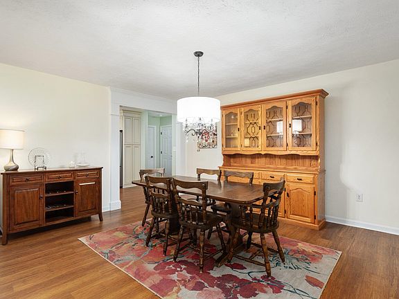 5th image of 33 Surry Ln