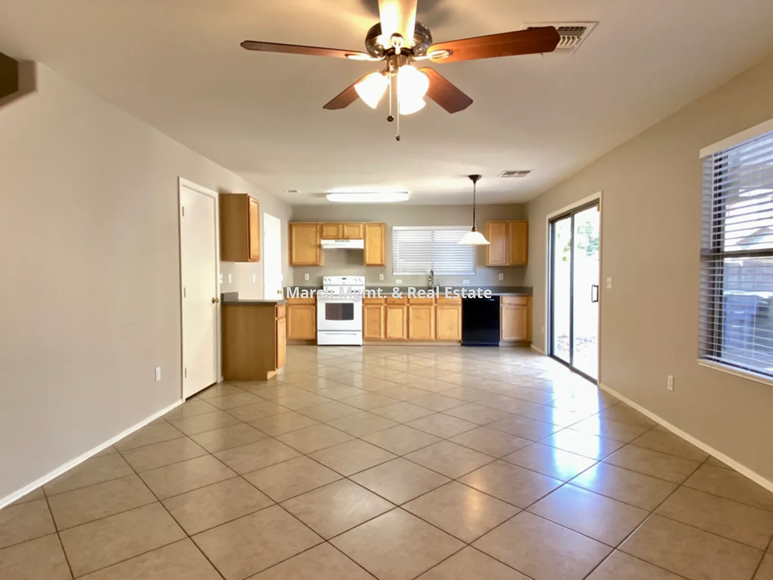 3 bed, 2.5 bath, 1576 sqft, $1,975 — Photo 3