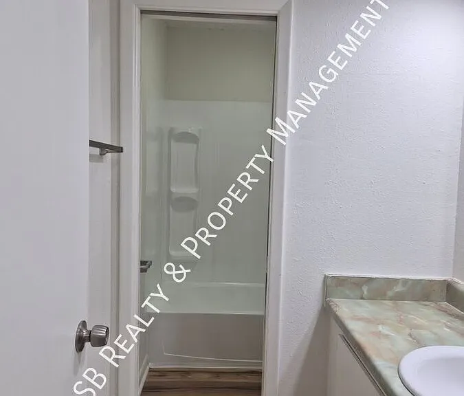 2508 W 58th St #A — Photo 12