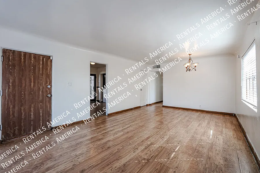 3 Bed 2 Bath Vintage Home w/ Updates Near Biltmore! — Photo 4