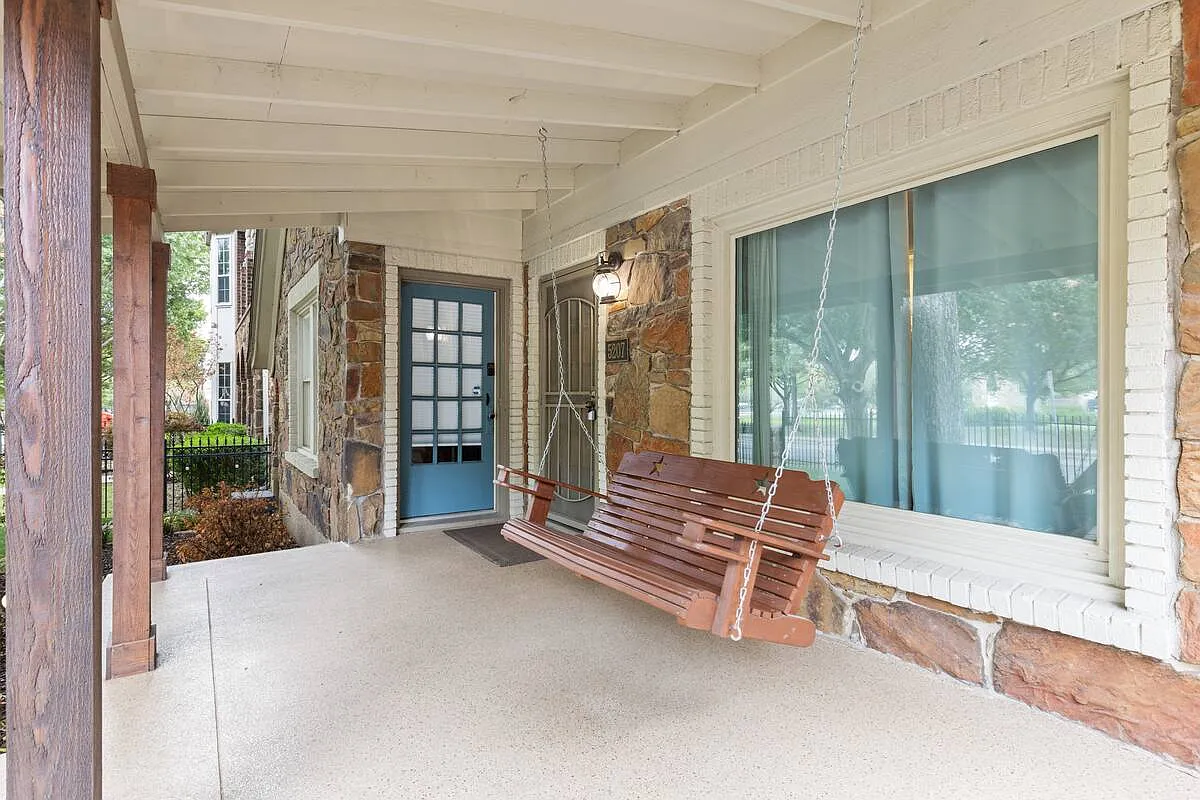 2 bed, 1547 sqft, $4,800 — Photo 2