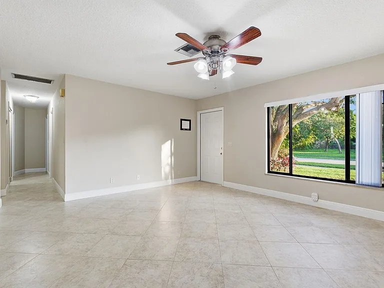 2545 Conroy Dr — Photo 3