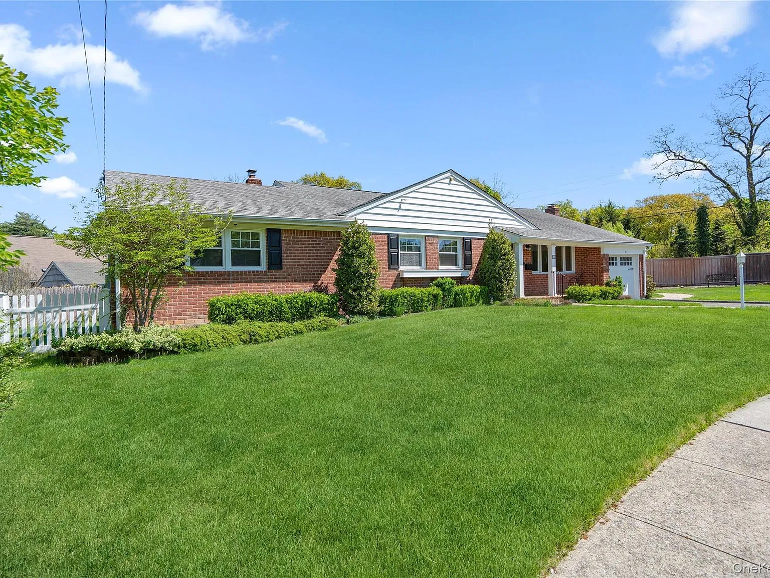 4 bed, 2.0 bath, 2115 sqft, $6,500 — Photo 4