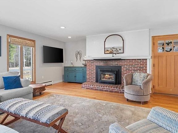 5th image of 410 Malden St