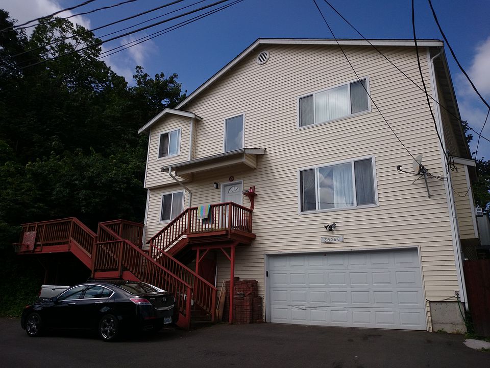1st image of 3925 S Cloverdale St Unit C