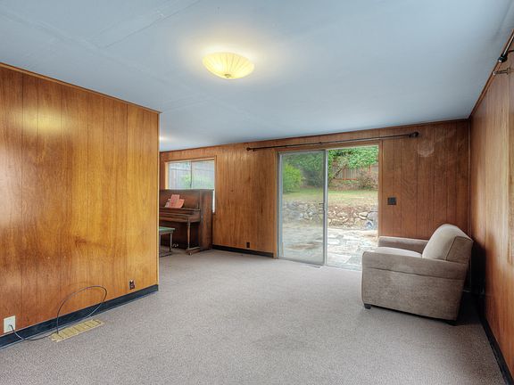 family room or 4th bedroom