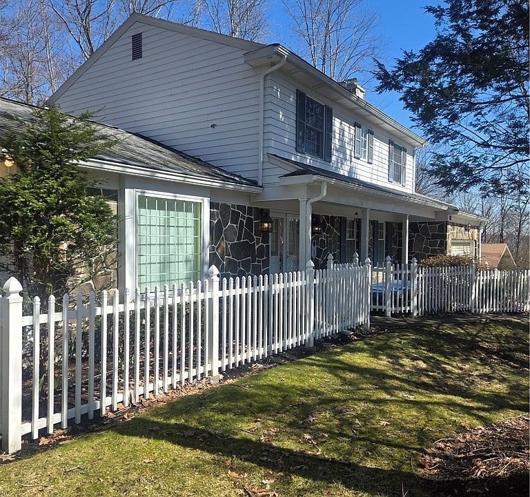 1st image of 13 Knollbrook Ln E