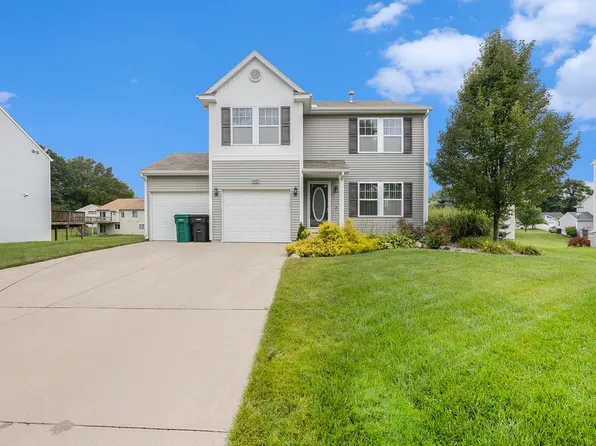 4567 Torrington Dr SE, Kentwood, MI 49512