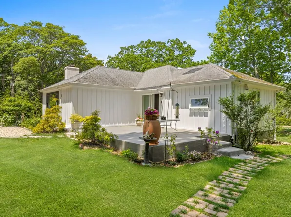 64 Henry Rd, Southampton, NY 11968