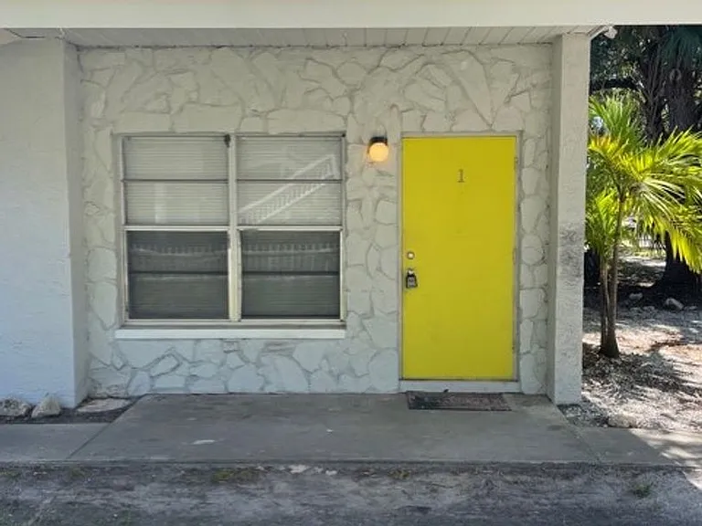 419 Pineapple Street — Photo 2