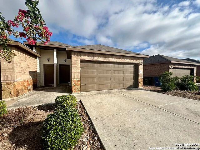 174 Joanne Cv — Photo 1