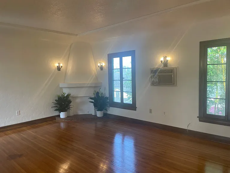 672 Euclid Ave #1/2 — Photo 4