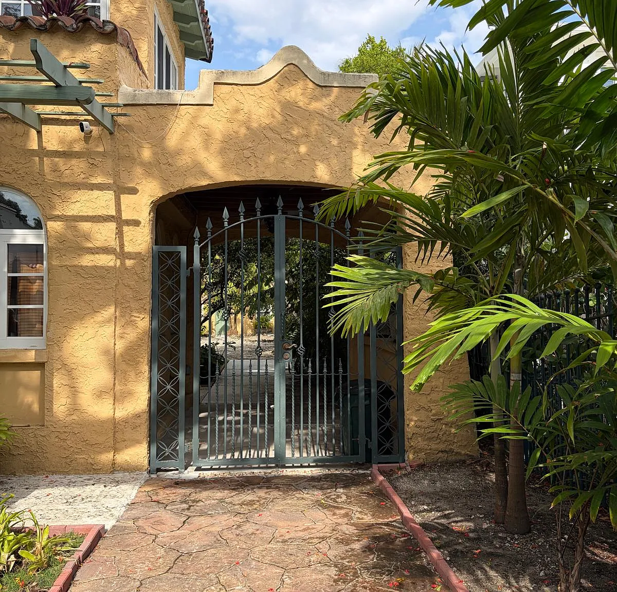3447 Sheridan Ave - 1 — Photo 3