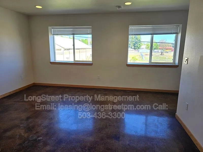 5 bed, 5.0 bath, 1819 sqft, $3,495 — Photo 2