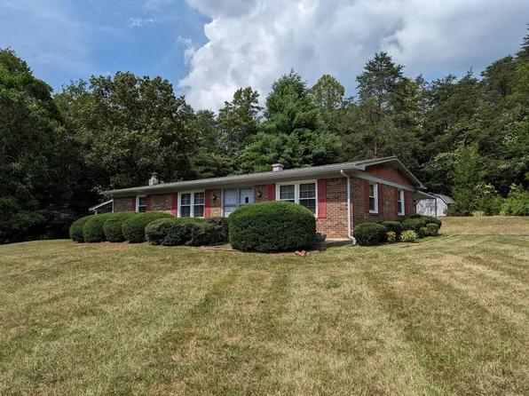 172 Robin Ridge Rd, Rocky Mount, VA 24151