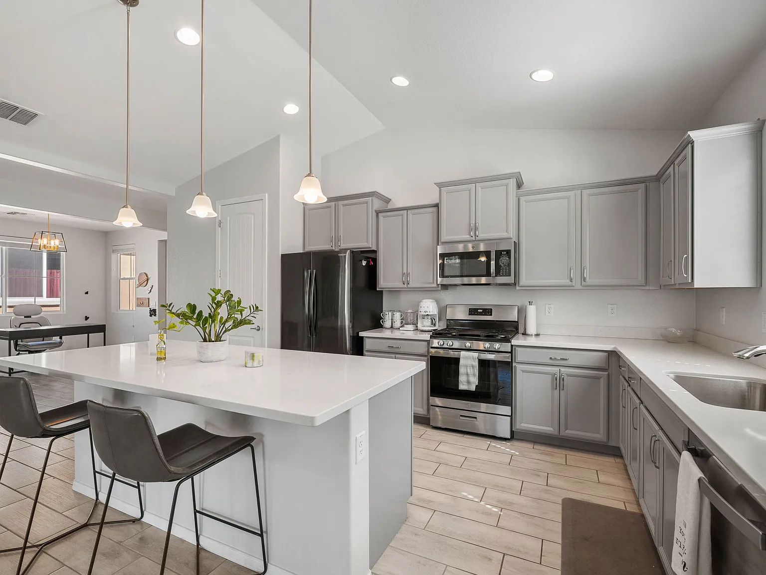 2 bed, 1709 sqft, $2,850 — Photo 3