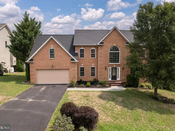 7980 Golf Vista Dr, Greencastle, PA 17225