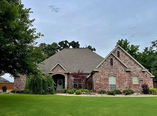 8961 Crest Ln, Springdale, AR 72762