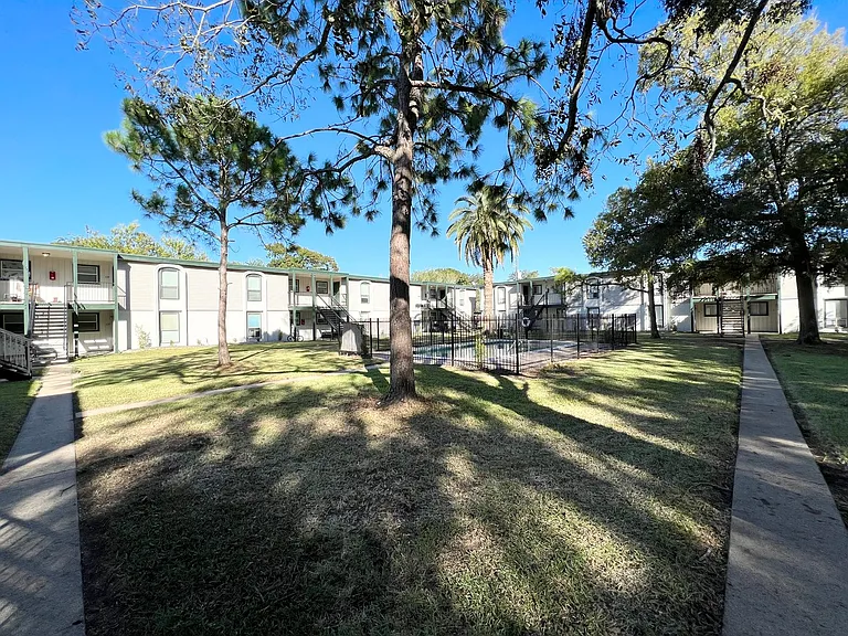 OYSBS — Photo 2
