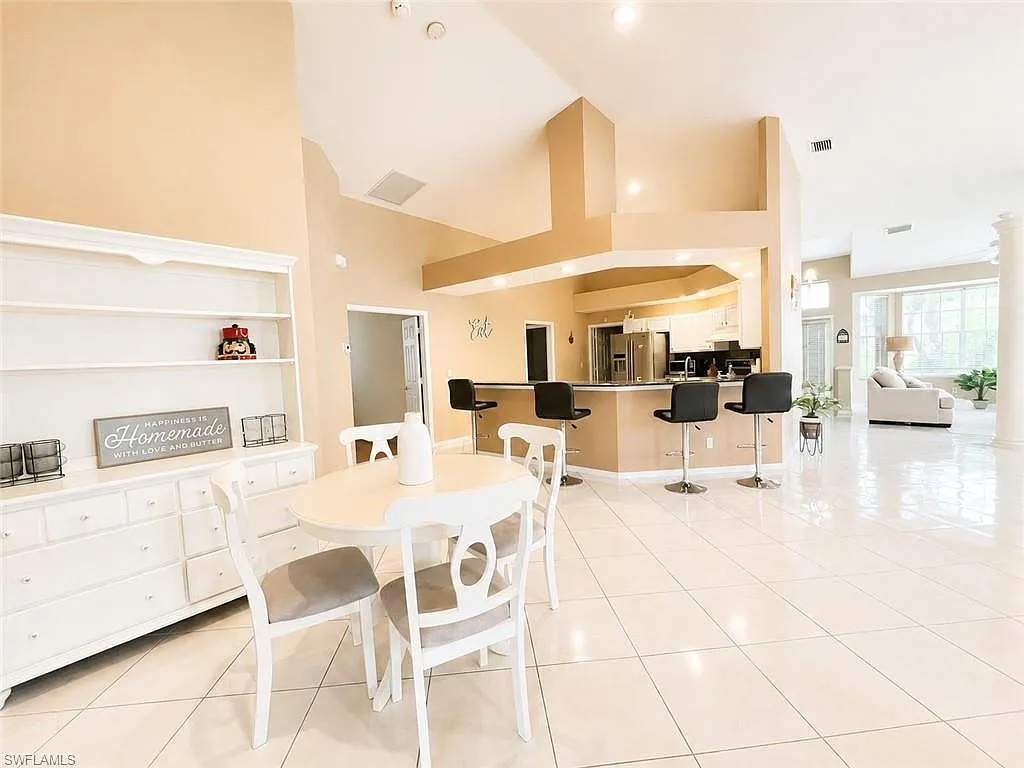 3 bed, 2.0 bath, 2146 sqft, $3,600 — Photo 4