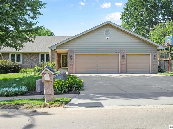 14676 Hawthorne Ave, Omaha, NE 68154
