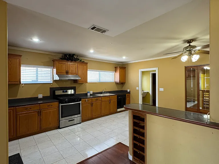 115 N San Marino Ave — Photo 3