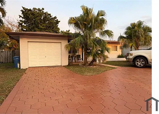 3 bed, 1565 sqft, $2,950 — Photo 2