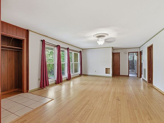 4th image of 135 Peach Tree Cir