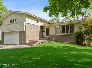 1407 Bayberry Ln, Deerfield, IL 60015