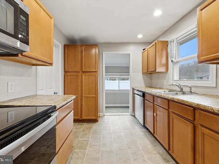 3832 Frances Ave — Photo 8