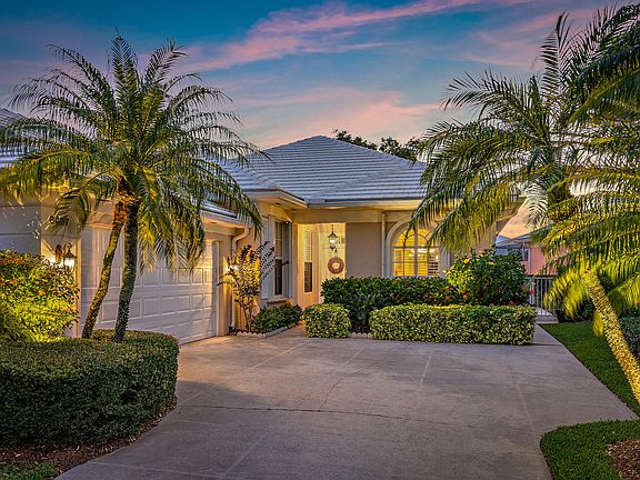 3rd image of 8427 E Garden Oaks Cir