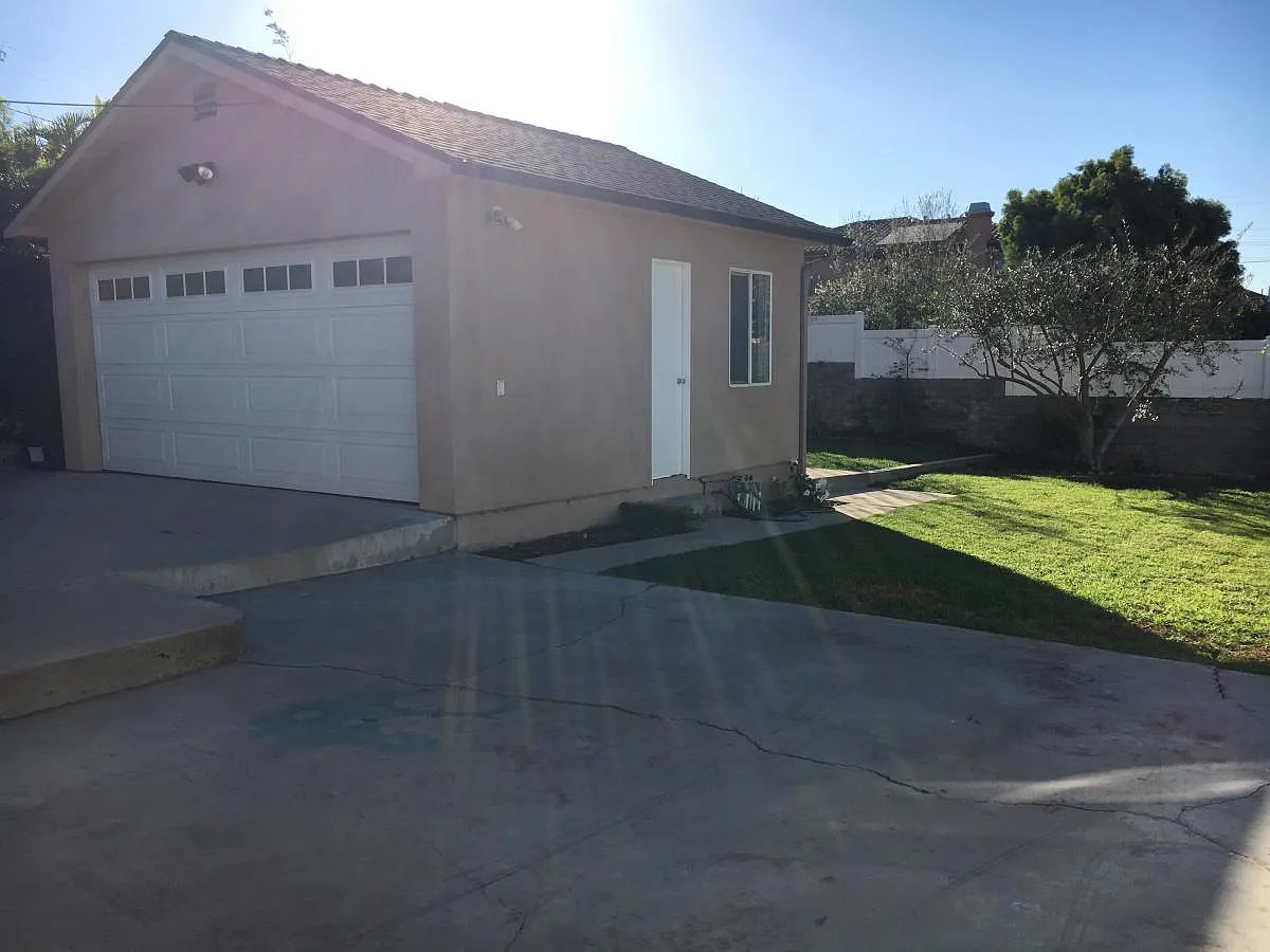 2 bed, 1000 sqft, $4,500 — Photo 2