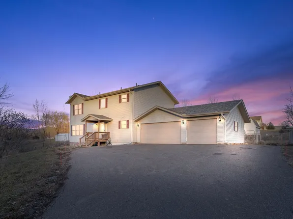 28495 Lakelawn Dr, Lindstrom, MN 55045