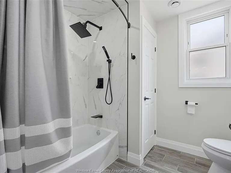 82 Pearl St W — Photo 13