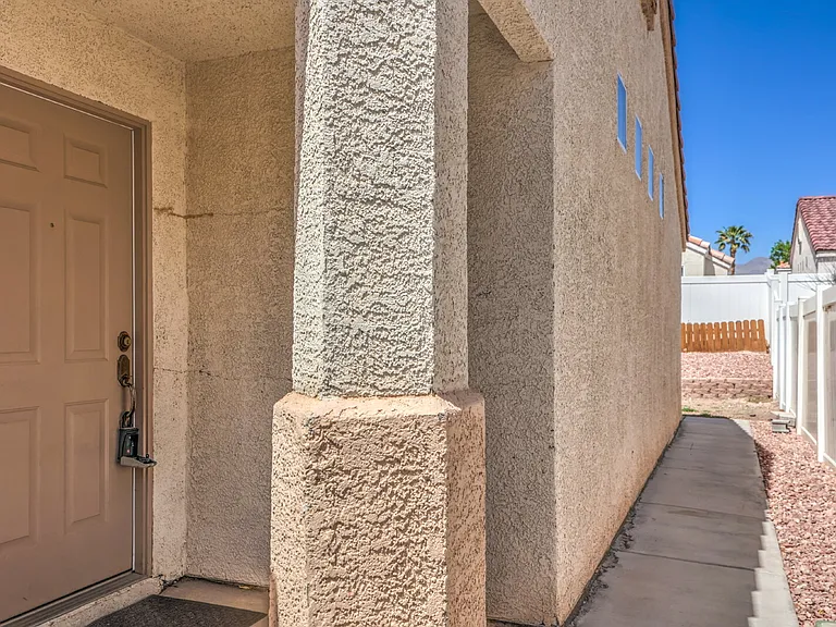 526 Regal Robin Way — Photo 2