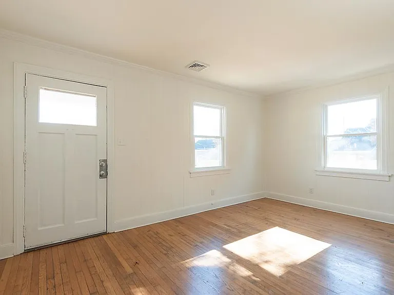 3610 Martin Ave — Photo 3