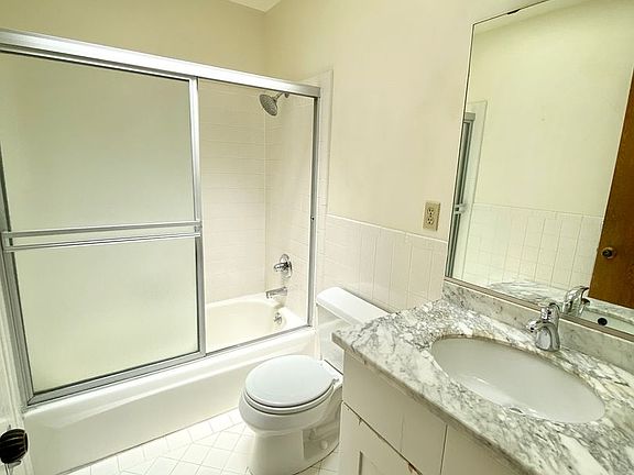 2nd image of 150 Dolores St #5
