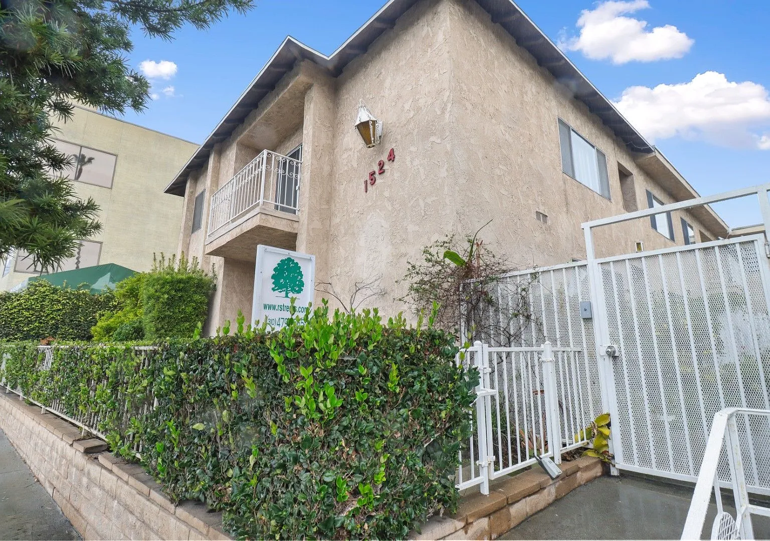 1524 S Bundy Dr — Photo 1