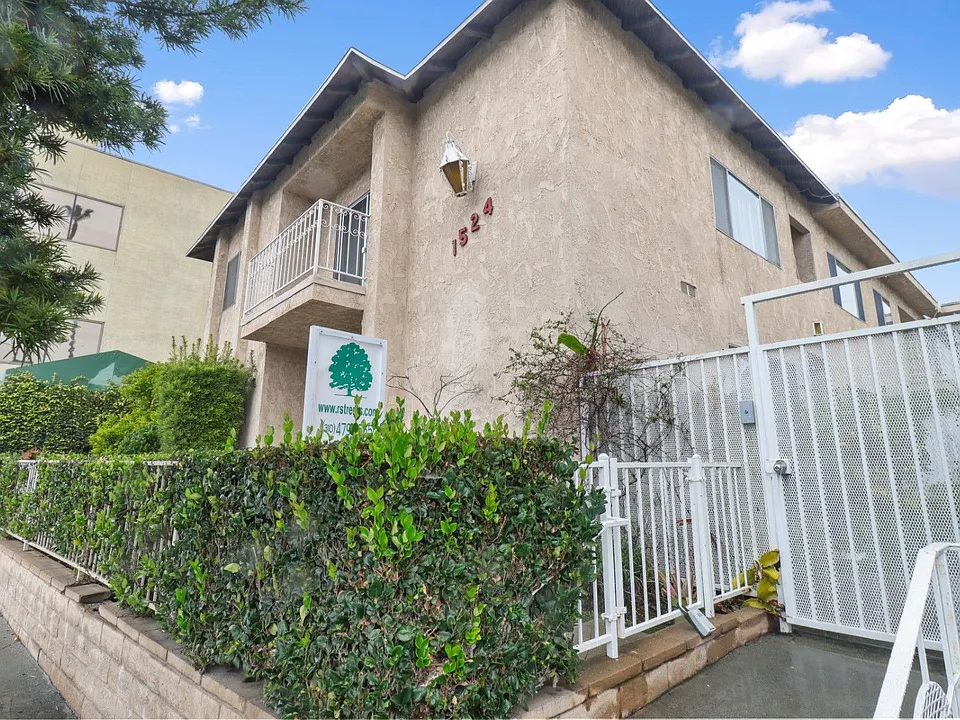 1524 S Bundy Dr