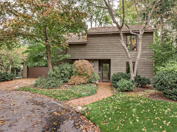 12616 Cedar Rd, Cleveland Heights, OH 44106