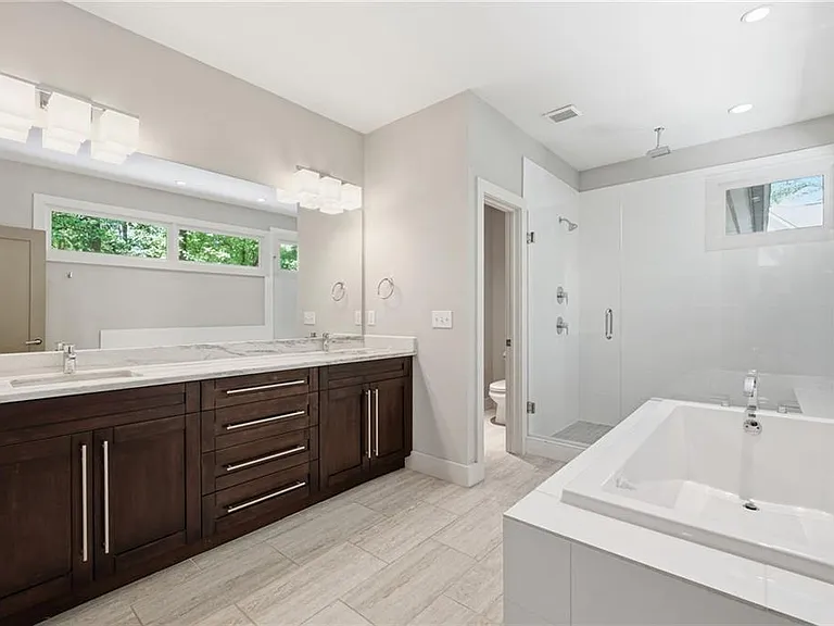 4373 Wieuca Rd NE — Photo 20