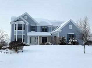8571 S Parkland Dr, Franklin, WI 53132