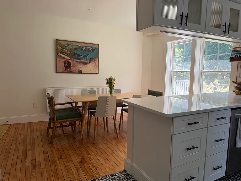 225 Harriet St — Photo 4