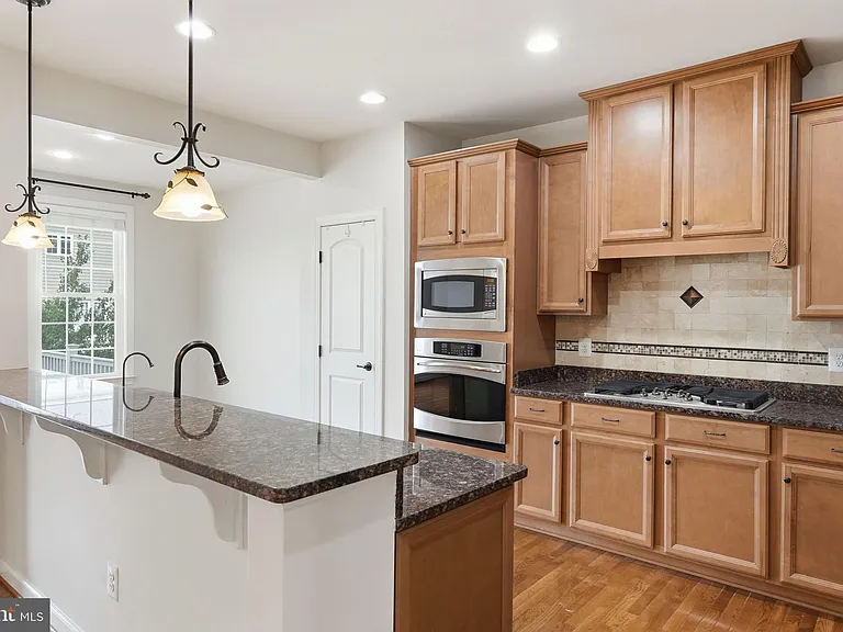 21253 Park Grove Ter — Photo 6
