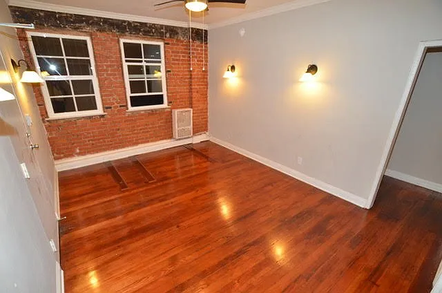 La Chandelle Apts...Charming building...Renovated Apartments Available...Hardwood Floors! — Photo 23